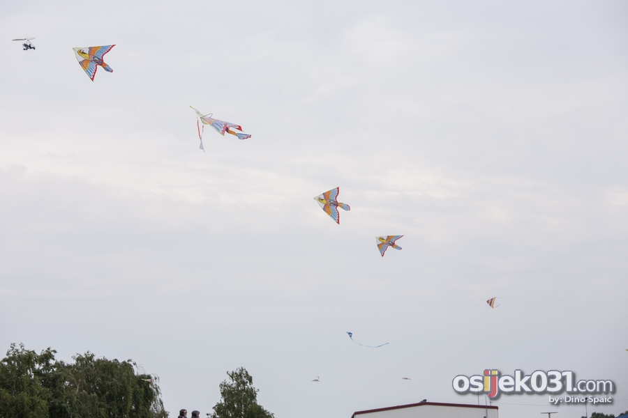 [url=http://www.osijek031.com/osijek.php?topic_id=51539][FOTO] Ukraeni zmajevi letjeli nebom[/url]

Foto: Dino Spai

