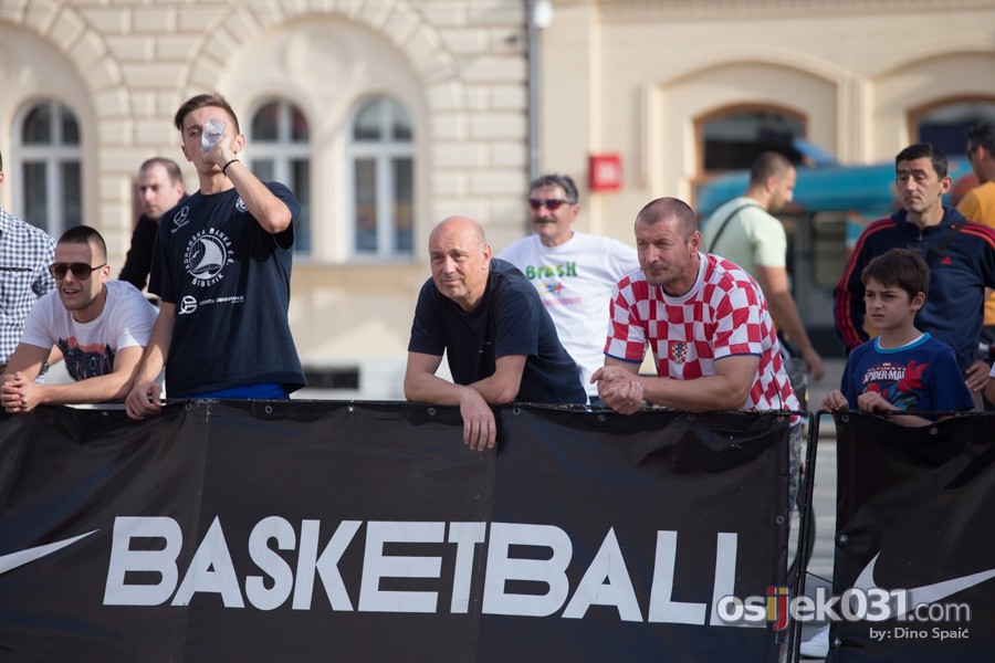 [url=http://www.osijek031.com/osijek.php?topic_id=51880][FOTO] Cedevita basket tour odran i u Osijeku [2014.][/url]

Foto: Dino Spai

