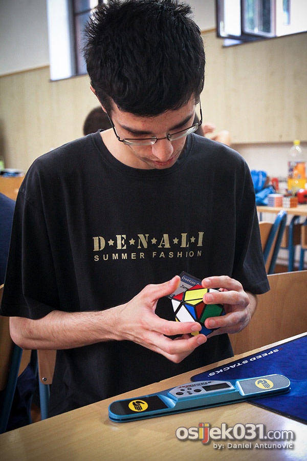 [url=http://www.osijek031.com/osijek.php?topic_id=52232][FOTO] Meunarodno natjecanje u slaganju Rubikove kocke[/url]

Foto: [b]Daniel Antunovi[/b]

