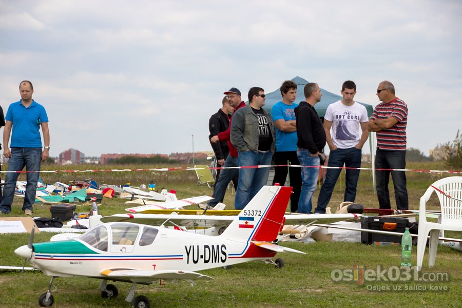 Modelarski aero miting, Osijek 2014.

[url=http://www.osijek031.com/osijek.php?topic_id=53162][VIDEO + INFO] [FOTO + VIDEO] Prvi modelarski aero miting u Osijeku 2014.[/url]

Kljune rijei: modelari modeli rc
