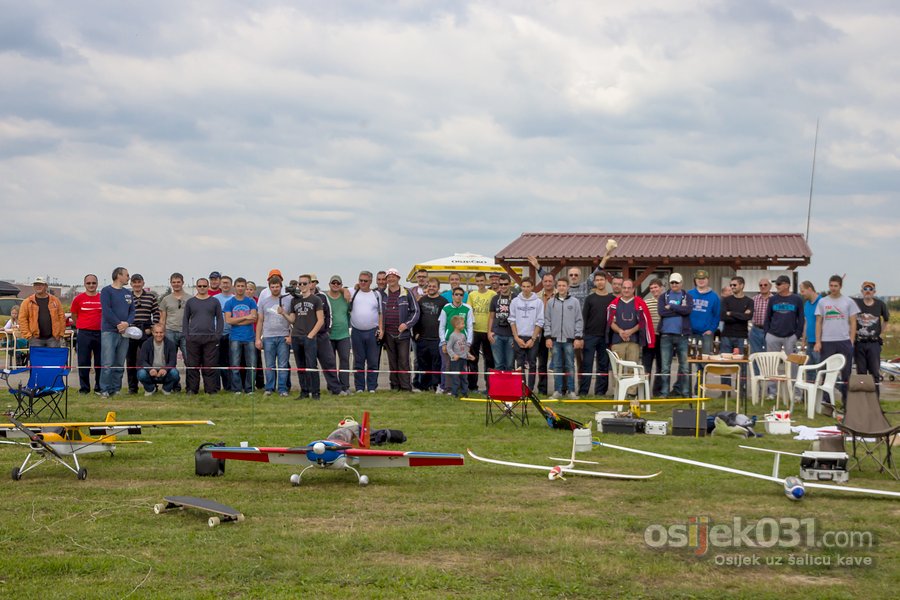Modelarski aero miting, Osijek 2014.

[url=http://www.osijek031.com/osijek.php?topic_id=53162][VIDEO + INFO] [FOTO + VIDEO] Prvi modelarski aero miting u Osijeku 2014.[/url]

Kljune rijei: modelari modeli rc