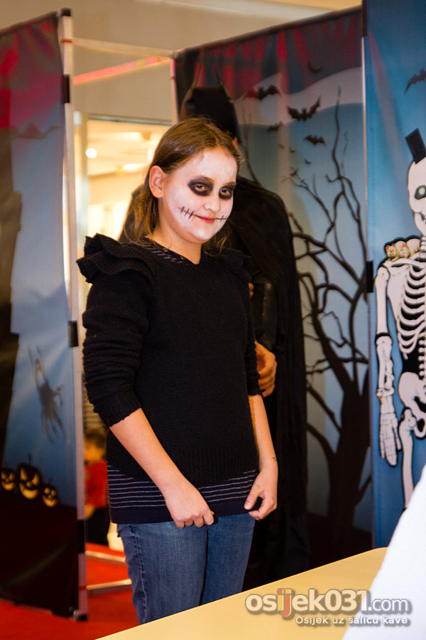 Avenue Mall Osijek: Halloween [2014.]

Kljune rijei: halloween halloween2014 avenue-mall-osijek