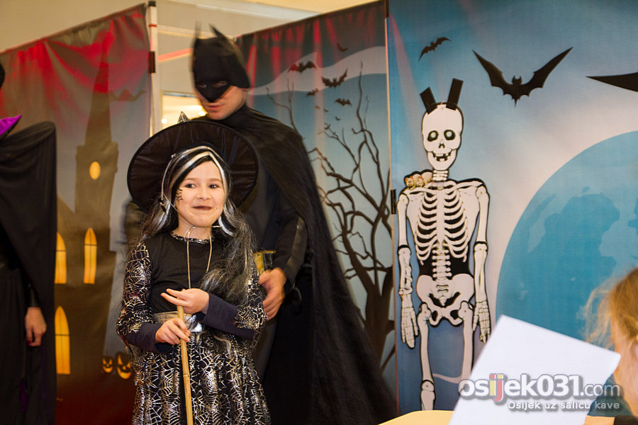 Avenue Mall Osijek: Halloween [2014.]

Kljune rijei: halloween halloween2014 avenue-mall-osijek