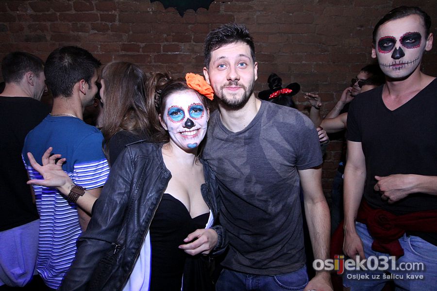 Epic

[url=http://www.osijek031.com/osijek.php?topic_id=53670][FOTO] Halloween Osijek [2014.] - Lude maske obiljeile Halloween[/url]


