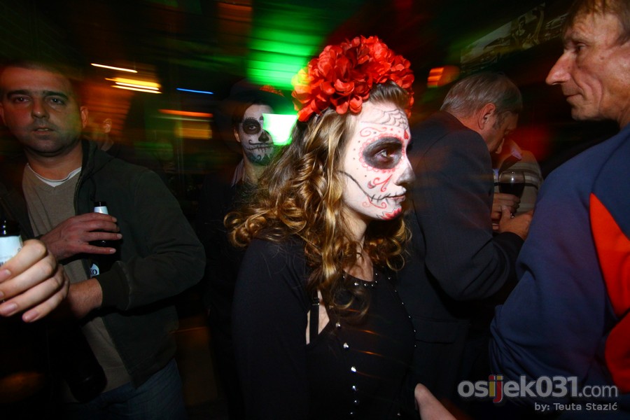 Cadillac

[url=http://www.osijek031.com/osijek.php?topic_id=53670][FOTO] Halloween Osijek [2014.] - Lude maske obiljeile Halloween[/url]


Foto: Teuta Stazi


