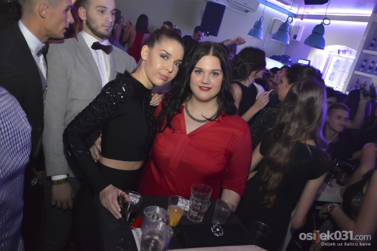 Q club

[url=http://www.osijek031.com/osijek.php?topic_id=60307][FOTO + VIDEO] Docek Nove godine 2016. Osijek: Epic, Exit, Merlon, Gradski vrt, Nox, OBP, Outside, Plan B, Q club, Tufna, Tvrdja, Trg Ante Starcevica[/url]

Kljune rijei: Q club