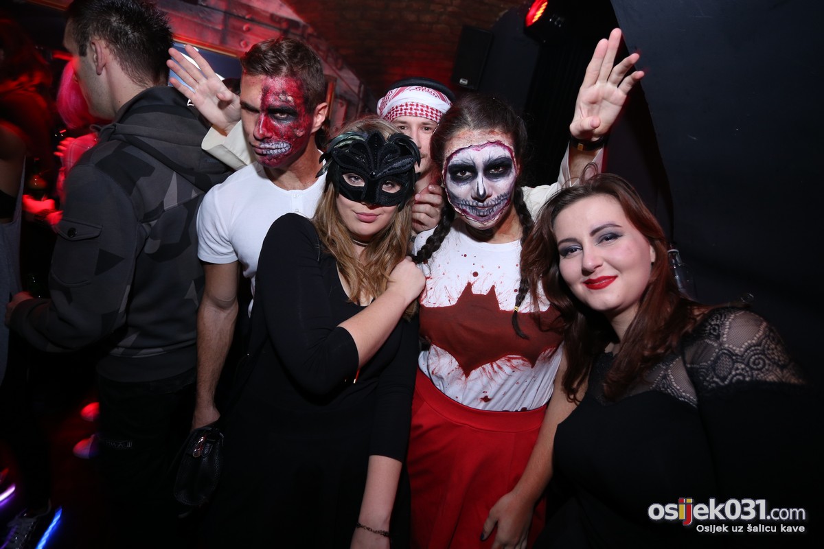 Halloween 2016. - Tufna

Info: [url=http://www.osijek031.com/osijek.php?topic_id=64614][FOTO] Halloween u Osijeku [2016.] : Plan B, Exit, Epic, Matrix, Fort Pub i Tufna[/url]

