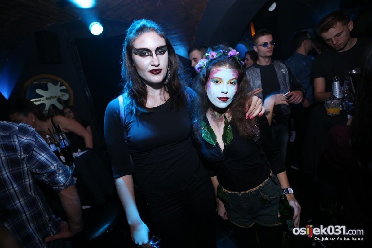 Halloween 2016. - Tufna

Info: [url=http://www.osijek031.com/osijek.php?topic_id=64614][FOTO] Halloween u Osijeku [2016.] : Plan B, Exit, Epic, Matrix, Fort Pub i Tufna[/url]

