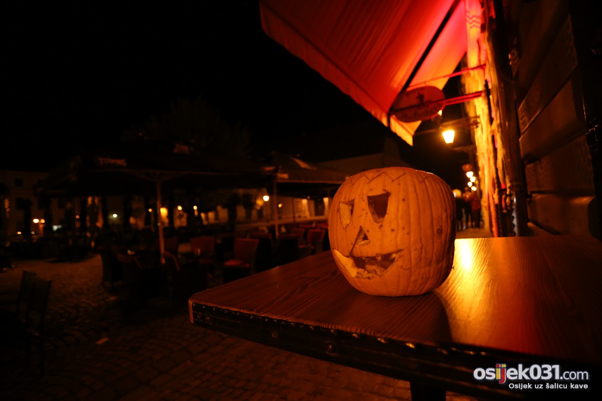 Info: [url=http://www.osijek031.com/osijek.php?topic_id=64614][FOTO] Halloween u Osijeku [2016.] : Plan B, Exit, Epic, Matrix, Fort Pub i Tufna[/url]

