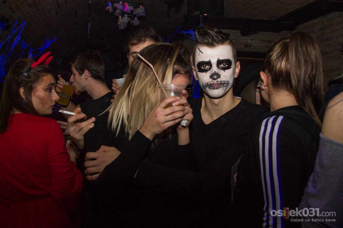 Halloween 2016. - Epic

Info: [url=http://www.osijek031.com/osijek.php?topic_id=64614][FOTO] Halloween u Osijeku [2016.] : Plan B, Exit, Epic, Matrix, Fort Pub i Tufna[/url]

