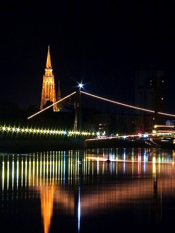 Nocturno

Photo: Steam

Kljune rijei: osijek most drava no katedrala steam