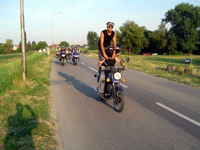Na sve naine...

Photo: k.reso

Kljune rijei: osijek 4. summer bikerfest 2005