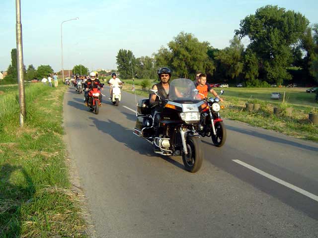 Defile...

Photo: k.reso

Kljune rijei: osijek 4. summer bikerfest 2005