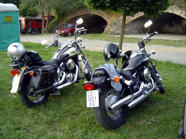 Duo pegla

Photo: k.reso

Kljune rijei: osijek 4. summer bikerfest 2005