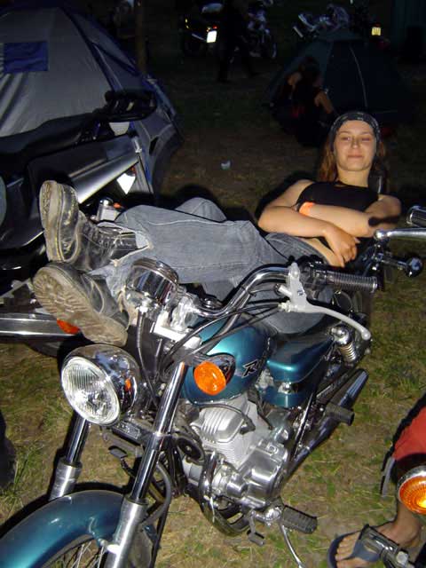 Noge u zrak

Photo: k.reso

Kljune rijei: osijek 4. summer bikerfest 2005