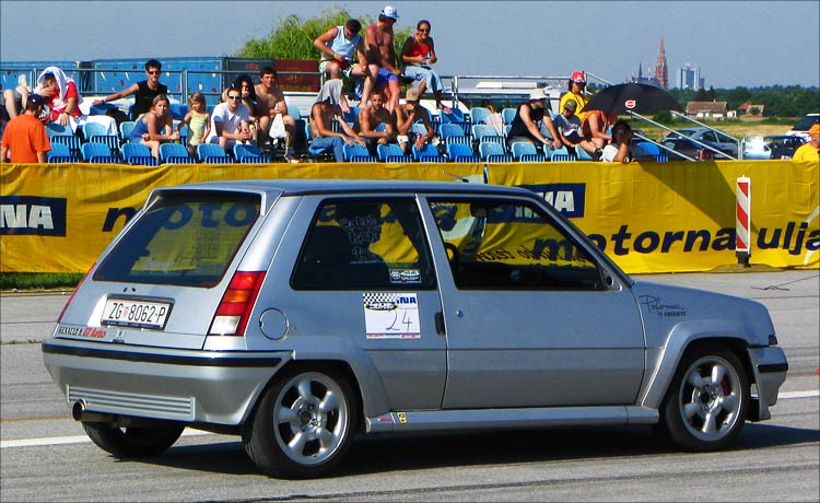 Renault petica

Photo: [url=http://www.osijek031.com/profile.php?mode=viewprofile&u=352]kcimer[/url]
[url=http://compactmagic.blog385.com]compactmagic blog[/url]

Kljune rijei: osijek 402 street race
