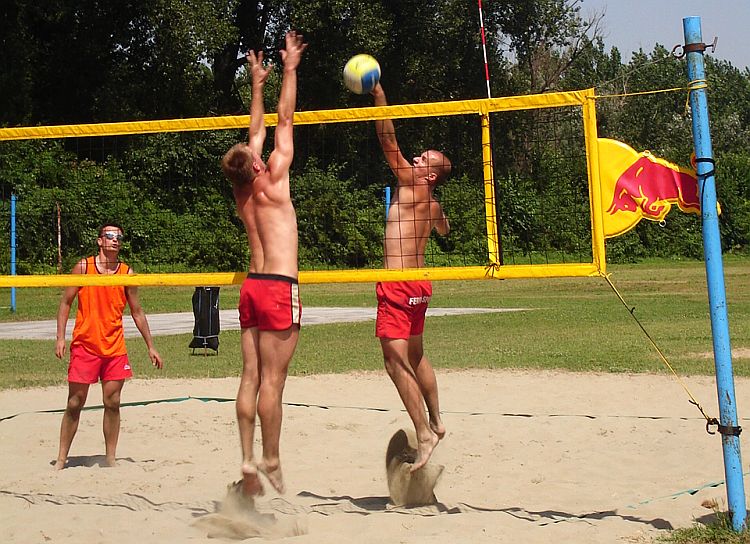 Volleyball - skok i blok

Photo: Gemi031

Kljune rijei: osijek volleyball odbojka na pijesku