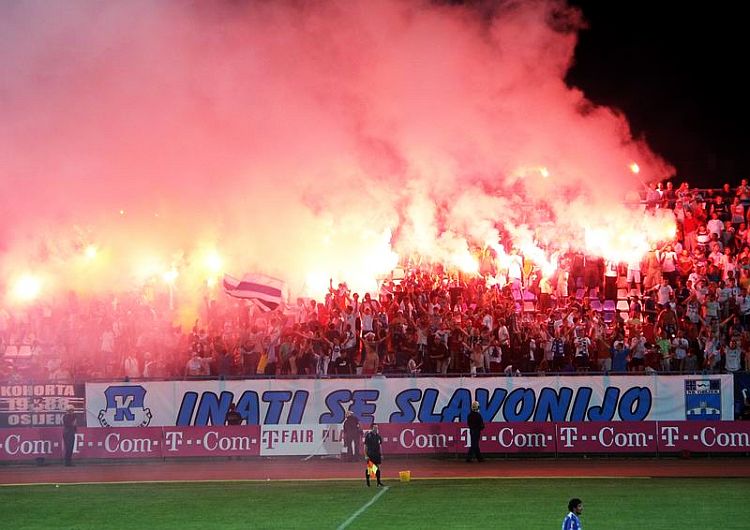 Osijek - Dinamo  1:0 - bakljada

Photo: centurion

Kljune rijei: osijek dinamo bakljada kohorta nogomet utakmica