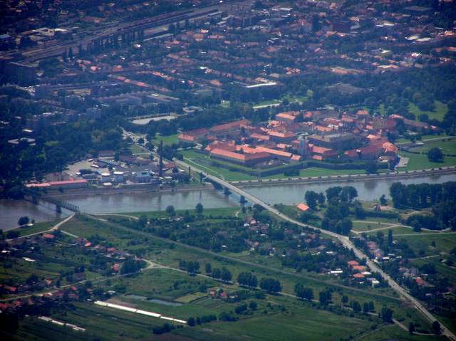 Osijek iz Baranje

Photo: Debeli

Kljune rijei: osijek padobranstvo skokovi panoramski