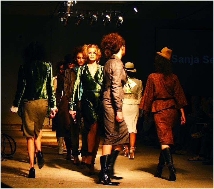 Semeti

Photo: Kcimer

Kljune rijei: osijek fashion incubator factory 2005