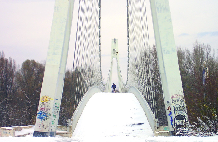 Skakonica...

...ili...?!
Photo: Antund

Kljune rijei: osijek most snijeg bicikl skakaonica