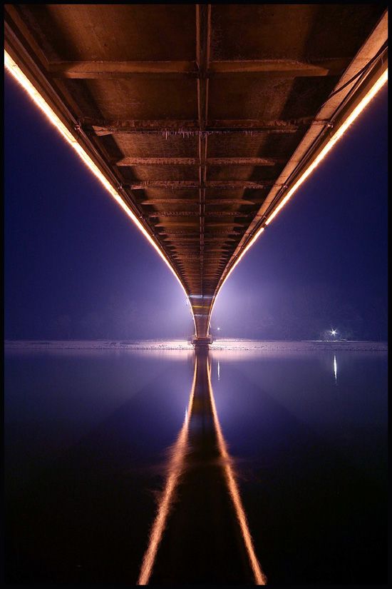 Ledeni most spava...

Photo: Samir

Kljune rijei: osijek most drava