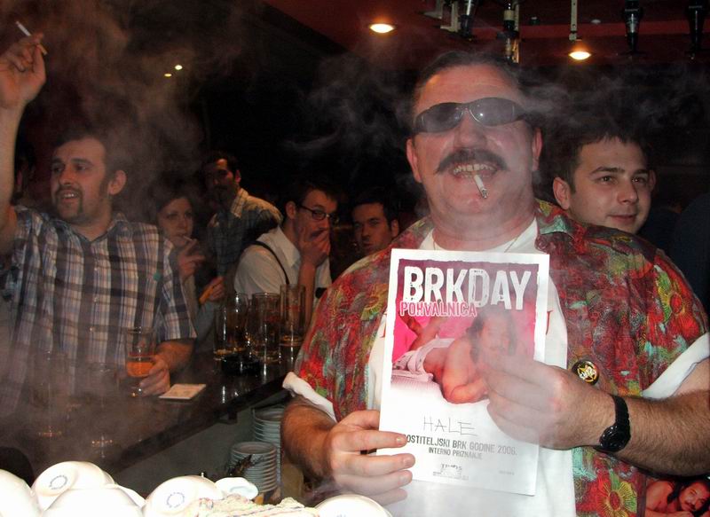 Brkday party

Photo: centurion

Kljune rijei: osijek brkday party