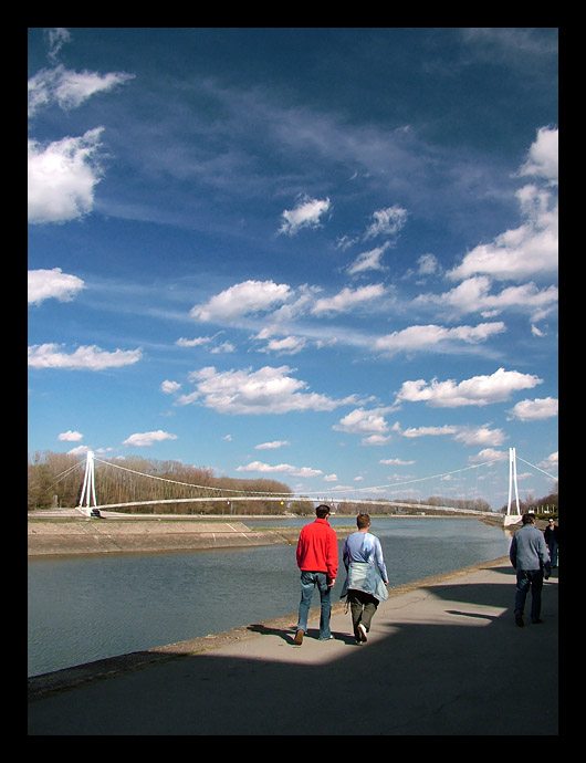 Proljetno nebo

Photo: Filip Tot

Kljune rijei: osijek promenada most nebo
