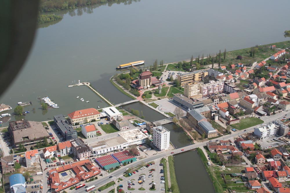 Vukovar

Photo: Toni

Kljune rijei: vukovar poplava