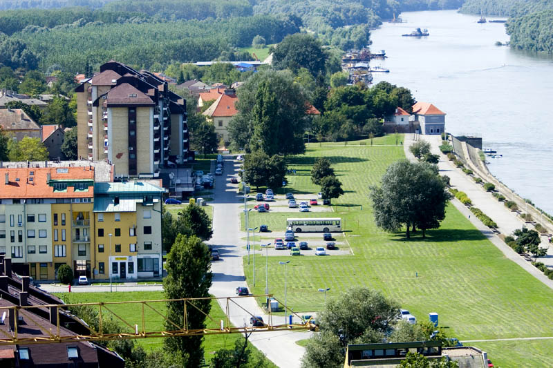 Gradilite - Osijek

Jedan sunani pogled na kranove, gradilita i jedan Grad uz rijeku...

Photo: steam031

Kljune rijei: osijek drava promenada most