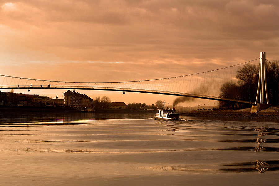Vodeni svijet

Foto: Jasmina Gorjanski

Kljune rijei: osijek drava brod most