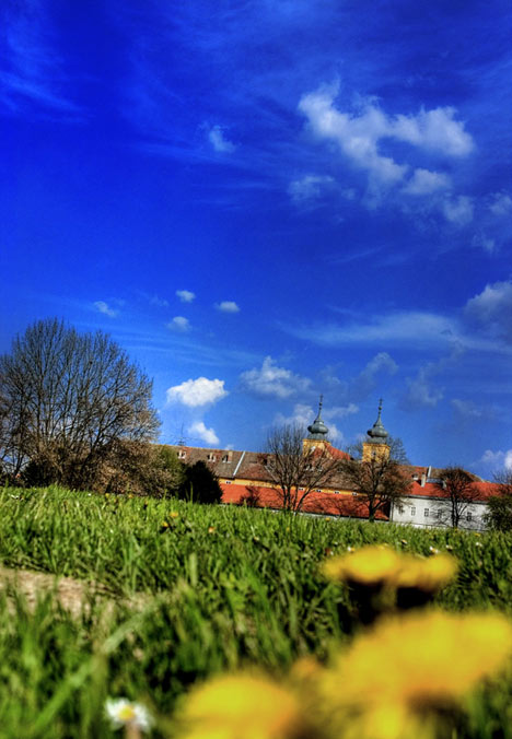 Sveti Mihovil iz trave

Foto: Boris Peterka - Borissey

Kljune rijei: crkva sveti mihovil proljece