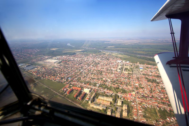 Retfala iz zraka

Foto: cacan

Kljune rijei: padobranci memorijal zrakoplovaca retfala