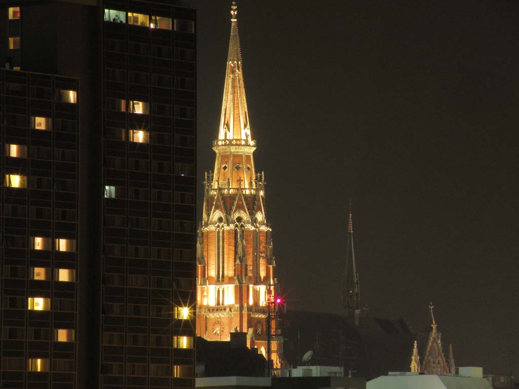 Nono bljetavilo

Foto: Vladimir Harhaj

Kljune rijei: hotel katedrala konkatedrala nocna