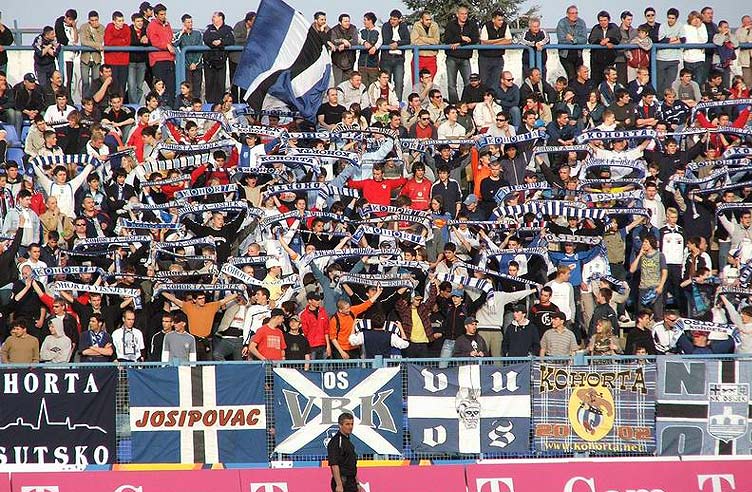 ''Na tekmi''

Dijeli atmosfere sa subotnje utakmice Osijek - Dinamo (0:0). Moda su nogometai zakazali ali Kohorta je svoj posao obavila kao uvijek...

photo: Centurion


