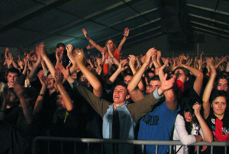 Let 3 - atmosfera na koncertu

Ostatak fotografija u galeriji [url=http://www.osijek031.com/galerija/thumbnails.php?album=121]Jesen uz Osjeko 2006.[/url]

kcimer
[url=http://skviki.osijek031.com/]Photoblog[/url]

Kljune rijei: Let3 koncert