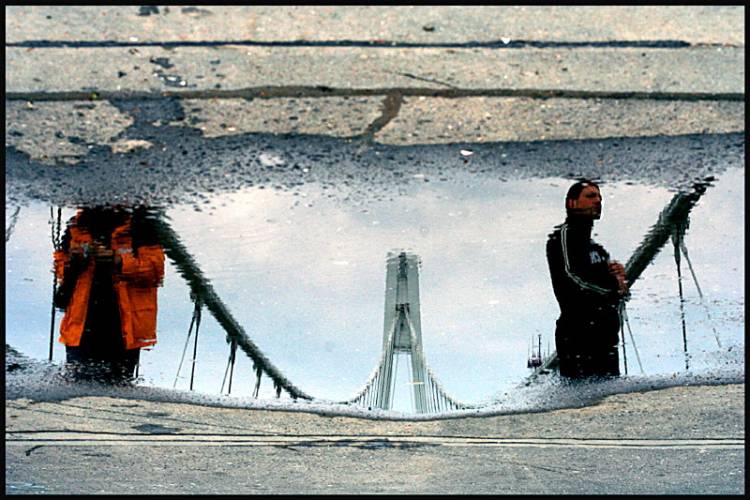 Odraz

Photo: Samir

Kljune rijei: voda bara most ljudi odraz samir