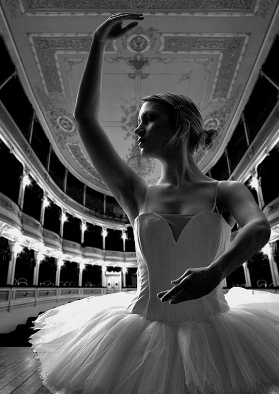 Balerina

Photo: Elvir Tabakovi

Kljune rijei: kazaliste balerina elvir
