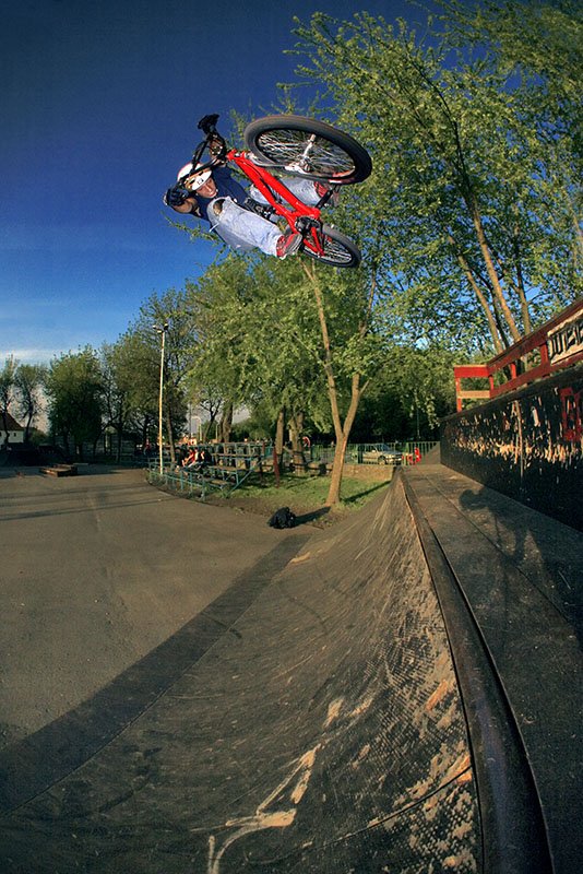 Jura BMX

Photo: Elvir Tabakovi

Kljune rijei: bmx skate park elvir