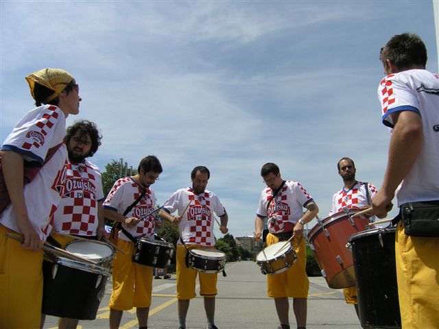 U ludom ritmu

Photo: Jasmina Gorjanski

Kljune rijei: bubnjari ozujsko navijaci