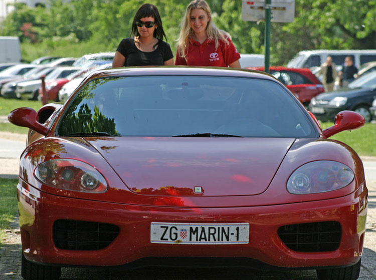 Ferrari je plijenio poglede

Photo: Ante Veki

Kljune rijei: motomobil 2006 sajam automobila