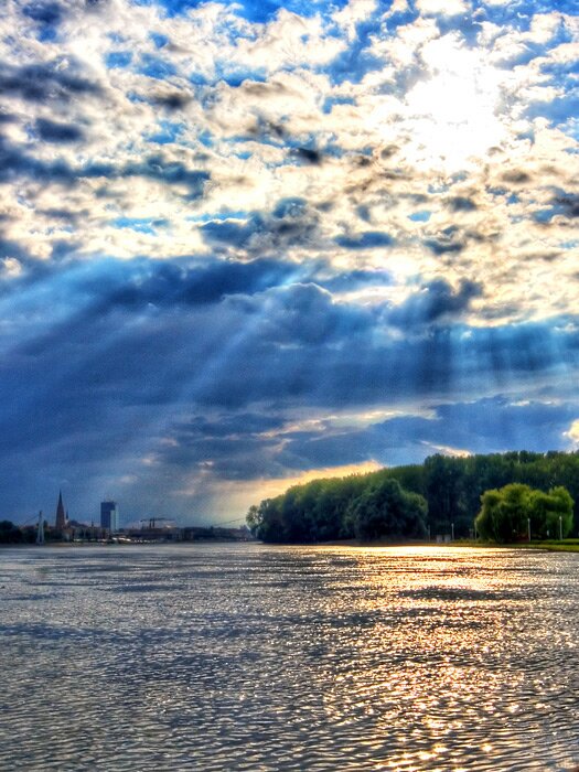 Moj Osijek pun je sunca...

...uz Dravu miran i tih

Photo: Davor Plea

Kljune rijei: osijek drava oblaci zalazak davor plesa