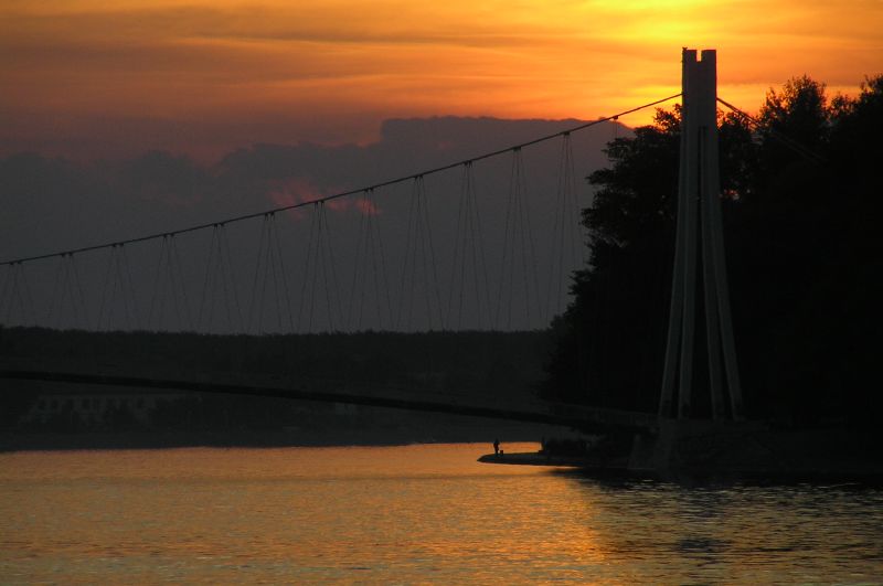 Zalazak sunca

Slika je uglavnom naranasta.

Photo: c-rider

Kljune rijei: most, drava, zalazak sunca