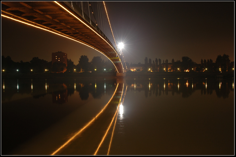 Odraz

Photo: D.M.

Kljune rijei: osijek most odraz