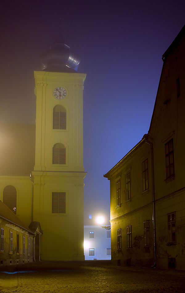 Tvrdja

Foto: Vladimir ivkovi

Kljune rijei: tvrdja noc crkva osijek
