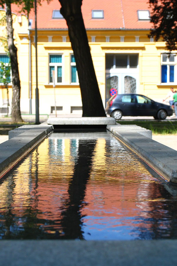 Fontana 

Foto: Milan Nadalin

Kljune rijei: fontana voda
