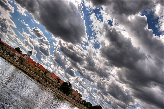 Days pass

Foto: [b]Branimir Milii[/b]

Kljune rijei: oblaci tvrdja 