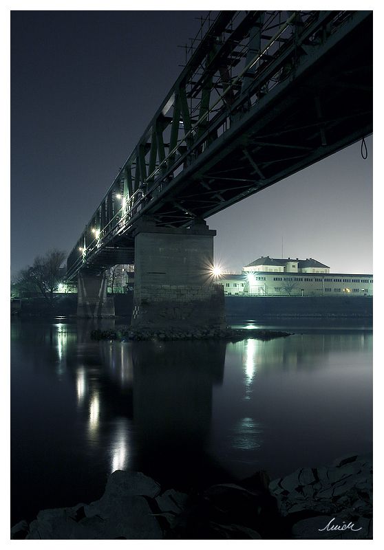 Railway Bridge II

Foto: [b]Hrvoje Ivi[/b]

Kljune rijei: zeljeznicki most railway-bridge