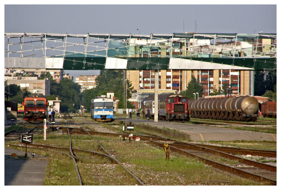 eljeznicu guta ve daljina

Foto: [url=http://www.domagojs.deviantart.com/]Domagoj Sajter[/url]

Kljune rijei: zeljeznica vlak most daljina