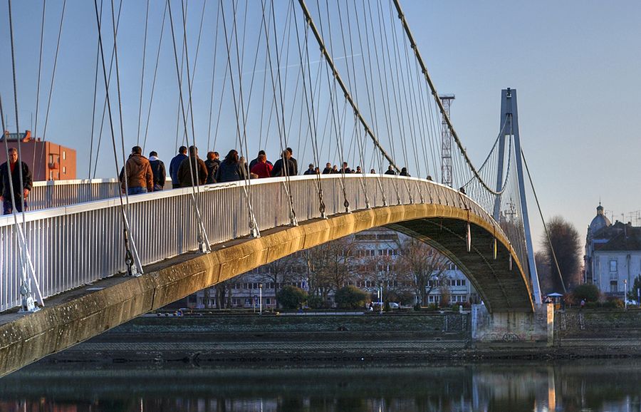 Pjeaki most

Foto: Mario Pejakovi

Kljune rijei: most pjesacki 